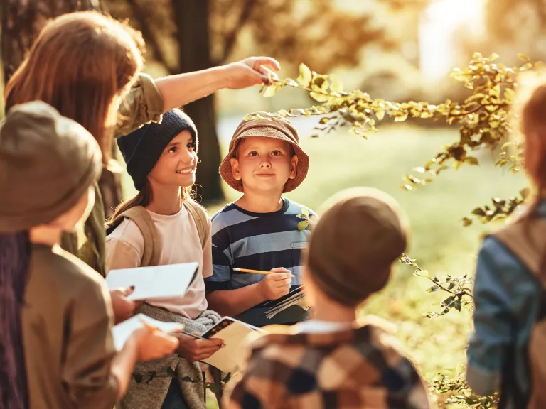 Scout Days outdoors at Brookgreen Gardens with children